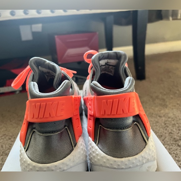 NIKE Kids Huarache - Picture 2 of 2